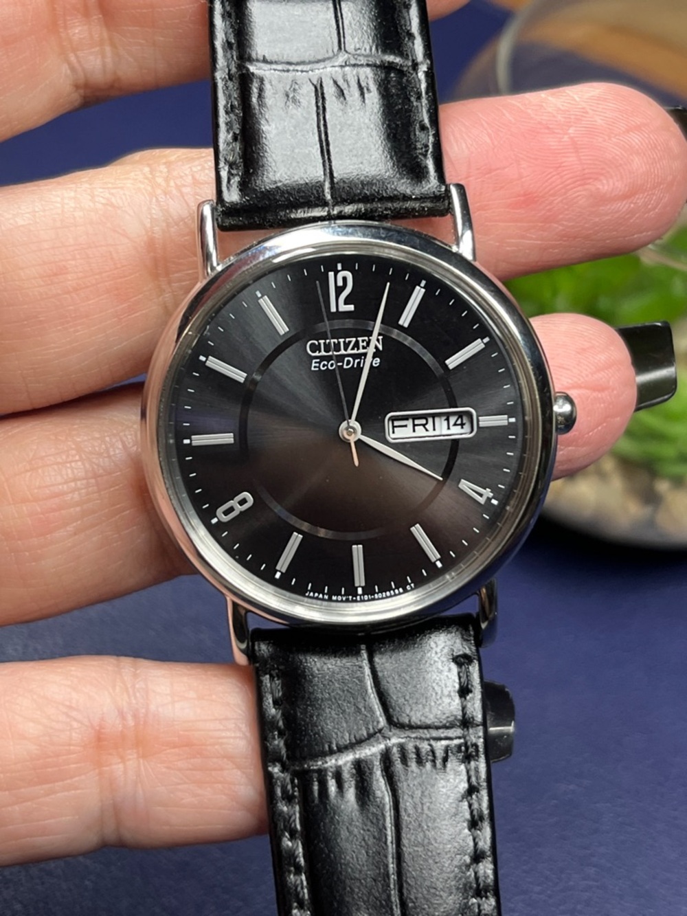 CITIZEN ECO-DRIVE Men’s watch E101-S015570 Silver tone/Black display Day/Date